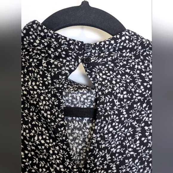 MINKPINK Black White Floral Mock Neck Bell Sleeve Ruffle Mini Dress Size Small - Picture 6 of 8